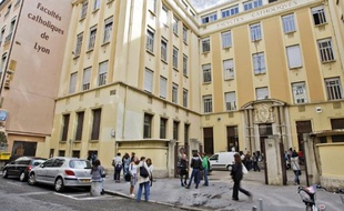 La catho vendra ses bâtiments de la rue du Plat (2e) pour investir dans son nouveau site.