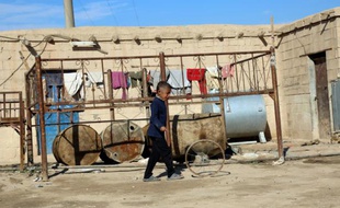 Un enfant dans la banlieue de la ville syrienne de Al-Hol, le 19 novembre 2015