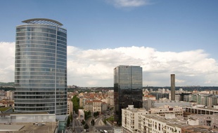 La Tour Oxygène mesure 110 mètres et comporte 28 étages.