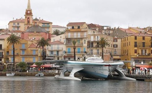 Un tour du monde en bateau avec pour seul moteur le soleil: le Planetsolar est sur le point de boucler un an et demi d'une "éco-aventure" jamais tentée auparavant, qui peut avoir des débouchés concrets notamment dans le tourisme.