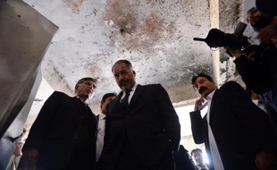 Le juge de la Haute Cour, Shaukat Aziz Siddiqui, se rend sur les lieux d'une attaque suicide dans un tribunal d'Islamabad, le 4 mars 2014