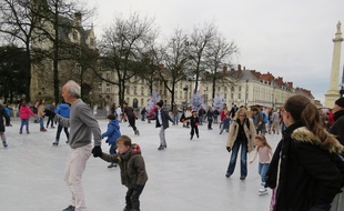 La patinoire Nant'Arctique installée pendant les vacances de Noël.