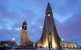 Illustration: l'église Hallgrímskirkja en Islande.
