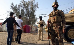 L'armée irakienne a tué 13 hommes qui tentaient d'attaquer mardi ses positions dans le nord de l'Irak pour venger la mort de 25 manifestants dans un assaut des militaires, ont indiqué des officiers.