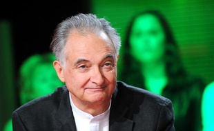 Jacques Attali, économiste et écrivain, sur un plateau de télévision en avril 2011.