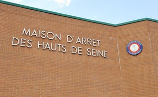 L'inspecteur académique des Hauts-de-Seine a remis jeudi matin des diplômes à une trentaine de détenus de la maison d'arrêt de Nanterre (Hauts-de-Seine) qui ont repris des études.