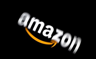 Le logo Amazon sur une tablette, à Paris, le 5 février 2019.