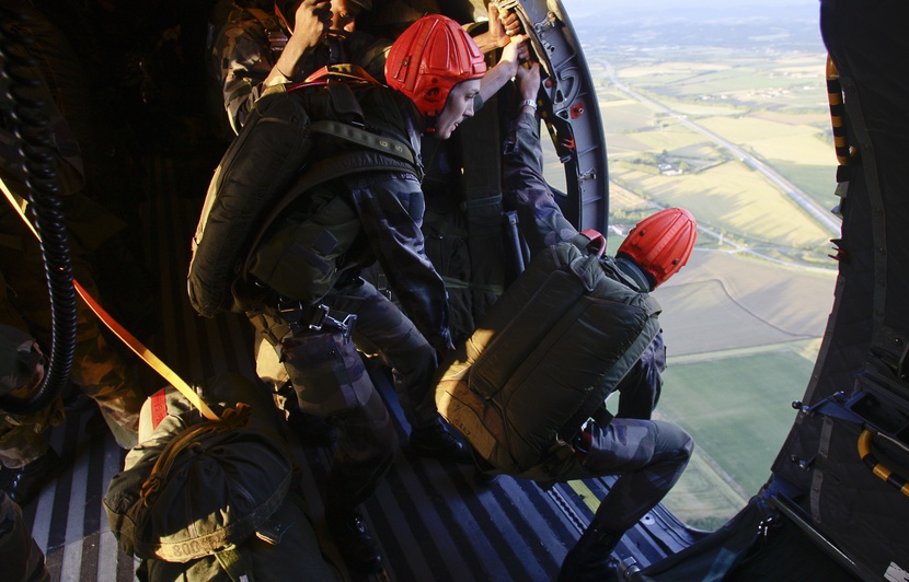 Que Sont Devenus Les Paras De Francazal Carcassonne: Dix militaires blessés lors d'un exercice de saut en parachute