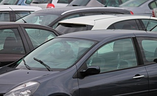 Des voitures dans un parking,illustration