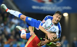 Le placage du buteur Emanuele Giaccherini sur Eden Hazard en dit long sur les intentions parfois mises par l'Italie lundi.