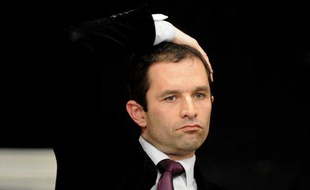 Benoît Hamon, porte parole du Parti socialiste, pris en flagrant délit de scepticisme lors d'une réunion publique le 20 février 2009.