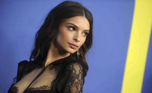 Emily Ratajkowski aux CFDA Fashion Awards 2018.