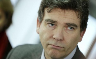 Le ministre du Redressement productif Arnaud Montebourg a de nouveau plaidé mardi pour l'exploitation du gaz de houille ou grisou, et a suggéré de confier à une société publique la recherche sur les techniques d'extraction du gaz de schiste.