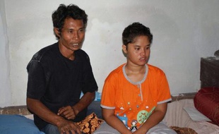 Une adolescente indonésienne qui vivait dans la rue après avoir été séparée de sa famille lors du tsunami de décembre 2004 a finalement retrouvé ses parents qui la croyaient morte.