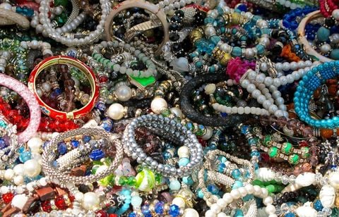 Trop de métaux lourds… Les douanes saisissent plus de 5.000 bijoux fantaisie