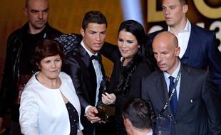 Ronaldo aux côtés de sa soeur Katia Aveiro.