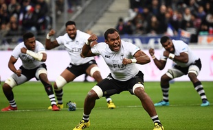 Le XV des Fidji avant leur match contre la France.