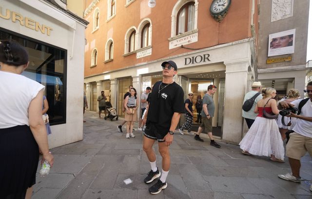 L’acteur Orlando Bloom qui se pavane dans les rues de Venise pour décompresser des 600 jours de cérémonie du mariage.