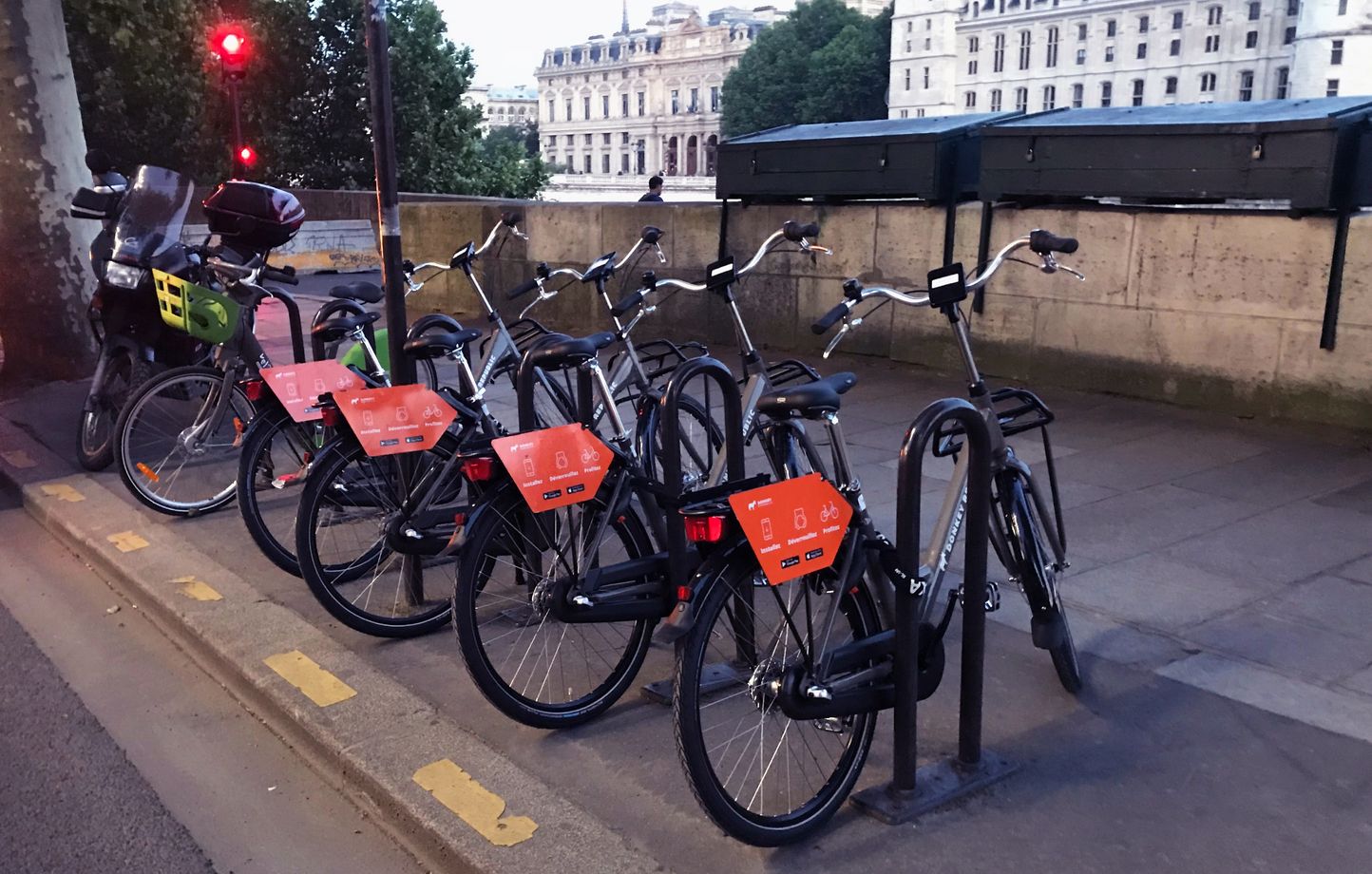 Paris Meme pas peur des vandales. Donkey Republic met en circulation de nouveaux velos en libre service