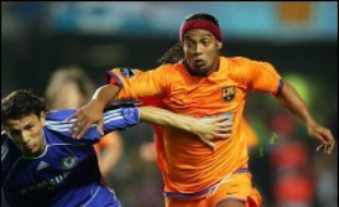 Chelsea a récolté en seconde période les fruits de l'énorme intensité physique mise tout le match, qui a fini par avoir raison des équipiers de Ronaldinho, très loin de leur niveau de l'an passé.