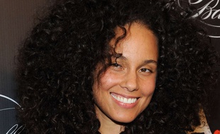 Alicia Keys, rayonnante sans maquillage, à New York le 19 octobre 2016.