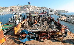 L'opération de nettoyage des fonds marins coûte 300 000 € pour l'année 2013.