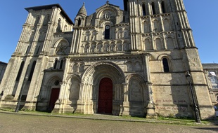 L'église Sainte-Croix à Bordeaux, fait partie des églises visées par des messages injurieux