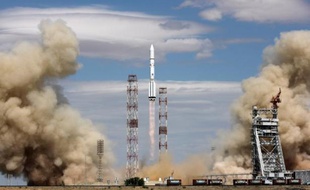Une fusée russe Proton-M transportant trois satellites a explosé mardi à son décollage du cosmodrome russe de Baïkonour dans les steppes du Kazakhstan, libérant dans l'atmosphère 600 tonnes de combustible hautement toxique.