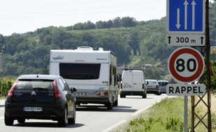 Un panneau de limitation de vitesse près de Valence, le 2 juillet 2015