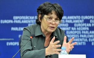 La députée européenne verte Michèle Rivasi a attiré l'attention mardi sur les dangers éventuels d'un nouveau gaz réfrigérant utilisé depuis peu dans le système de climatisation des véhicules.