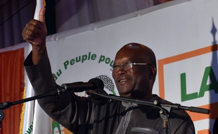 Roch Marc Christian Kaboré le 1er décembre 2015 le soir de sa victoire à la présidentielle burkinabée.