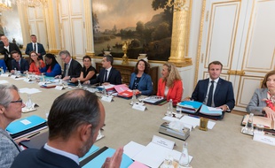 Emmanuel Macron et le gouvernement pendant un Conseil des ministres.