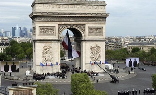 L'Arc de triomphe à Paris lors des cérémonies du 8-Mai 2012.