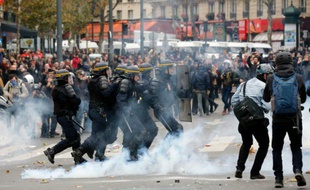 Affrontement entre manifestants contre le réchauffement climatique et la police le 29 novembre 2015 à Paris