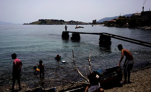 Des réfugiés sur l'île grecque de Lesbos