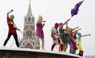 Le groupe de punk rock féministe et anti-Poutine Pussy Riot à Moscou, le 20 janvier 2012.