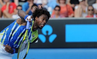Gaël Monfils, blessé et qui a joué en marchant pendant l'essentiel du match, a raté de peu un retour incroyable en s'inclinant en cinq sets 6-2, 7-5, 5-7, 1-6, 6-4 devant le Kazakh Mikhail Kukushkin au troisième tour de l'Open d'Australie, samedi à Melbourne.