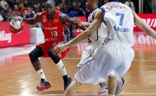 Gravelines, Le Mans et Strasbourg ont fait respecter la logique en quarts de finale de la Leaders Cup, mais le Paris-Levallois a créé la surprise en sortant le tenant du titre, Chalon, dans le cadre parfois déroutant de Disneyland Paris.