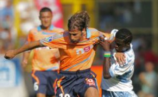 Lorik Cana (OM) et Eric Mouloungui (RCS), le 4 août 2007 à Strasbourg.