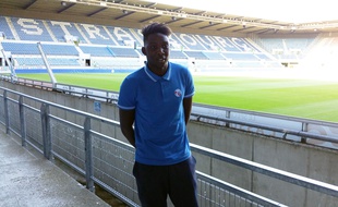 Football: Comment on a attendu pendant des heures la signature de Bingourou Kamara, nouveau gardien du Racing club de Strasbourg