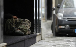 Un SDF à Paris, le 31 mai 2015