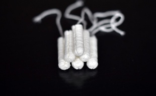 (Illustration) Pour ses règles, une femme utilisera entre 12.000 et 15.000 tampons et autres serviettes hygiéniques dans sa vie.