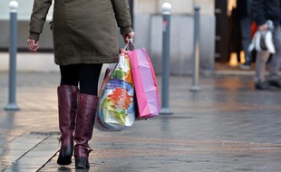 Ouverture des soldes d’hiver dans les boutiques du centre ville de LIlle, le 9 janvier 2013.