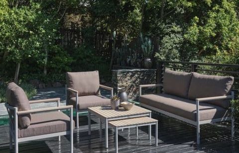 Envie d’un salon de jardin à petit prix ? L’ensemble ODDESUND 4,5 places beige est à moitié prix chez Jysk