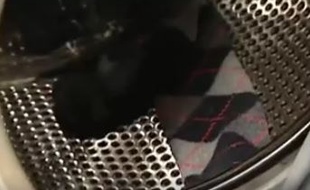 Reportage de la chaîne Das Erste sur les chaussettes qui disparaissent dans les machines à laver.