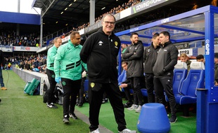Marcelo Bielsa, le coach argentin de Leeds, a admis avoir envoyé quelqu'un espionné le huis-clos de l'équipe de Frank Lampard en Championship.