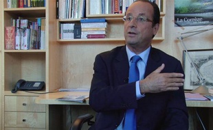 François Hollande, dans son bureau de l'Assemblée nationale, le 5 septembre 2011.
