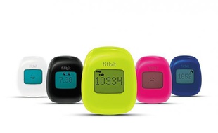 Les applications iOS et Android permettent de mettre à jour son compte Fitbit grâce au Bluetooth.