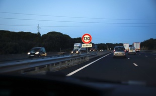 Illustration circulation automobile sur l'autoroute A9.