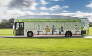 Depuis le mois de novembre, les GENeco Bio-Bus sillonnent les routes du pays grâce à du biométhane élaboré à partir de déjections humaines.
